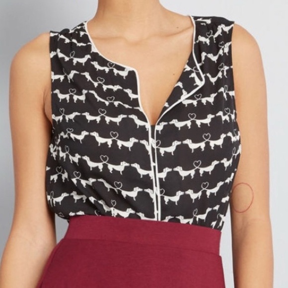 🌻ModCloth Weenie Dog Heart Black and White Blouse size XS - Picture 2 of 9